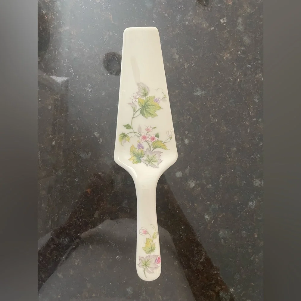 Andrea by Sadek - Floral Porcelain Cake/Pie Server